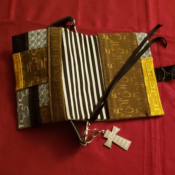Bible cover/carrier - Picture 2 of 4